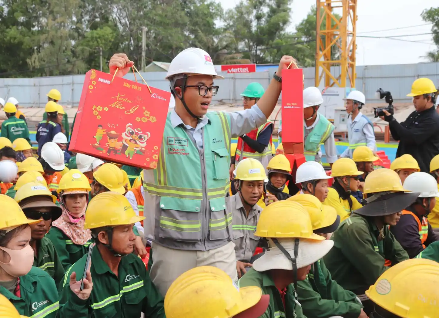 Qu&agrave; tết c&ocirc;ng nh&acirc;n n&ecirc;n ưu ti&ecirc;n ti&ecirc;u ch&iacute; n&agrave;o