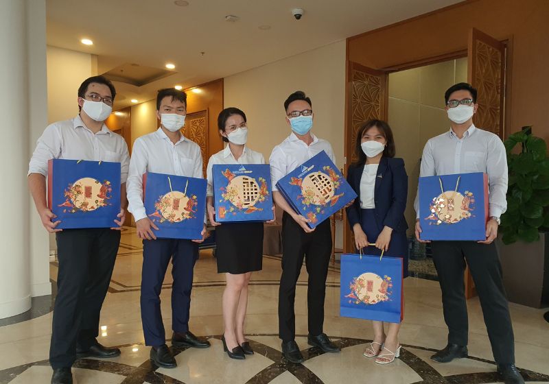 Trọn Bộ Quà Tết Cho Nhân Viên: Gợi Ý Món Quà Thiết Thực & Ý Nghĩa